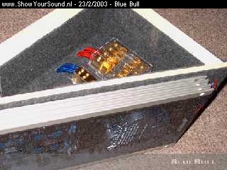 showyoursound.nl - Blue Bulls Ice Install . . . - Blue Bull - 27.jpg - Beter zicht op de zekeringen . . .